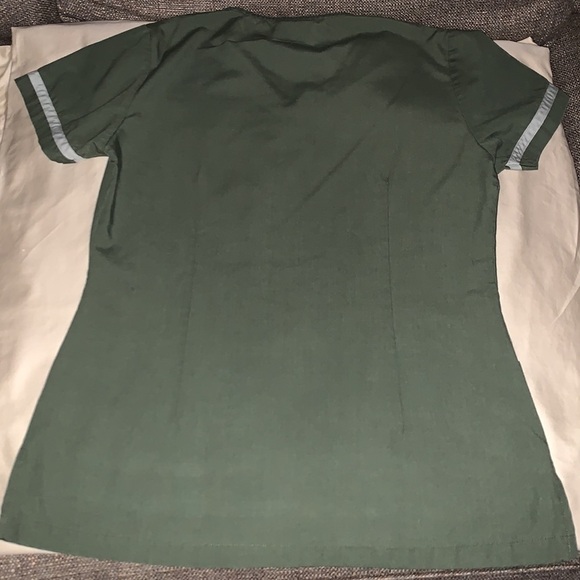 Gently Loved Scrubs by Reina Uniforms - Picture 5 of 6